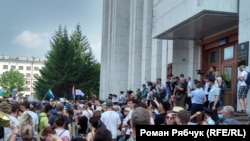 Митинг в поддержку Сергея Фургала у здания городского правительства. Хабаровск. 18 июля 2020 года