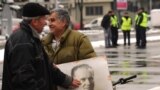 Radnici na protestu u Makedoniji sa fotografijom na kojoj je Josip Broz Tito, 09. mart 2010.