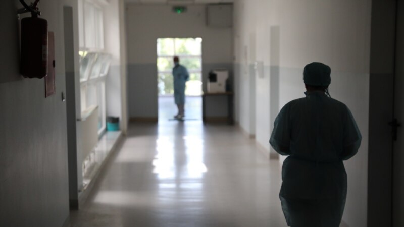 Largimi i mjekëve e sakaton shëndetësinë kosovare 