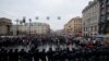 А.Навальныйды жактаган демонстранттардын Невский көчөсүндөгү жолун полиция тороду. Санкт-Петербург. 2021-жылдын 23-январы.