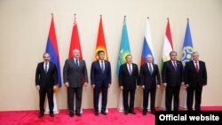 Leaders of CSTO member states pose for a photograph at a summit in Astana, Kazakhstan, 8 Nov 2018