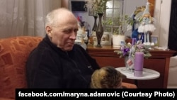 Мікола Статкевіч дома, фота з фэйсбук-акаўнту facebook.com/maryna.adamovic