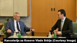 Takimi ndërmjet ambasadorit rus në Beograd, Aleksandar Bocan-Harchenko, dhe shefit të Zyrës për Kosovën në Qeverinë serbe, Petar Petkoviq. 28 korrik 2025. 