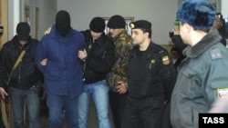 Лиц людей, подозреваемых в убийстве Маркелова и Бабуровой, общественности не показали. 