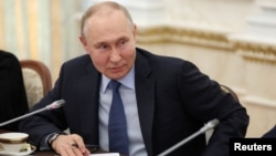 Russian President Vladimir Putin meets with war correspondents in Moscow