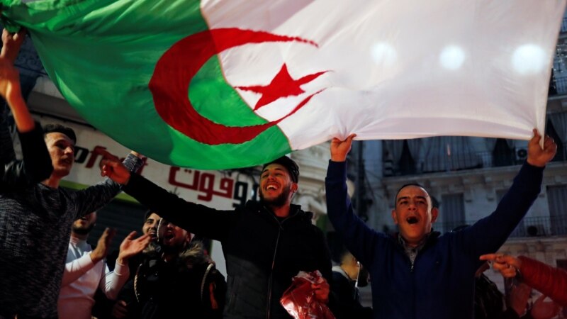 În Algeria continua protestele împotriva regimului președintelui Abdelaziz Bouteflika