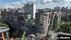 В результате российской атаки на Киев в ночь на 14 мая был разрушен подъезд 9-этажного жилого дома