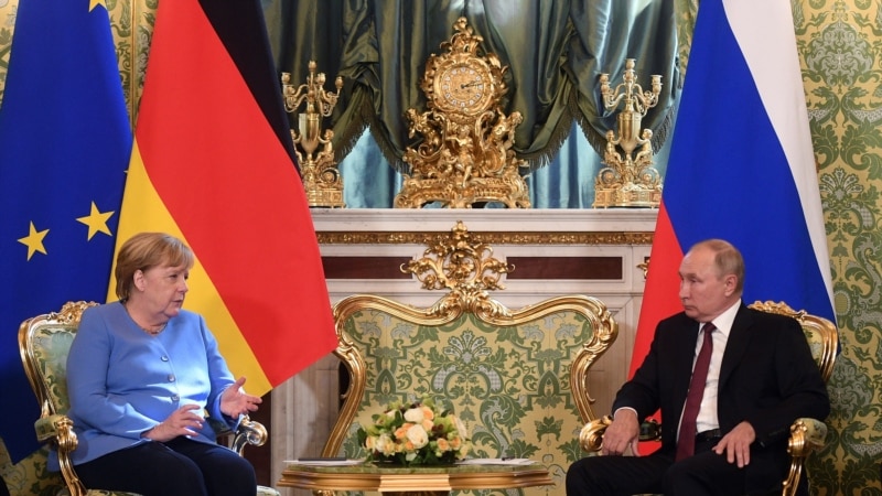 Меркель попросила Путина помочь с разрешением миграционного кризиса на белорусско-польской границе
