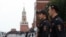 Forțe de ordine patrulează Piața Roșie și Kremlinul din Moscova