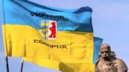 Планують створити «угорський» район: влада України пішла на поступки Будапешту 4 Прапори біля пам’ятника Тарасу Шевченку під час Маршу національної єдності до Дня захисника України. Ужгород, 14 жовтня 2017 року