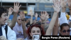 Demonstrație în favoarea dialogului pentru rezolvarea crizei independentiste din Catalonia, Madrid, 7 octombrie 2017.