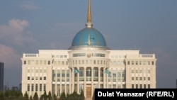 Здание резиденции президента Казахстана в Астане.