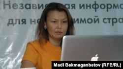 Жамиля Джакишева, жена осужденного топ-менеджера Мухтара Джакишева, отвечает на вопросы читателей радио Азаттык. Алматы, 27 сентября 2010 года.
