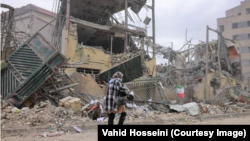 ساختمانی ویران‌شده در تهران در جریان جنگ 