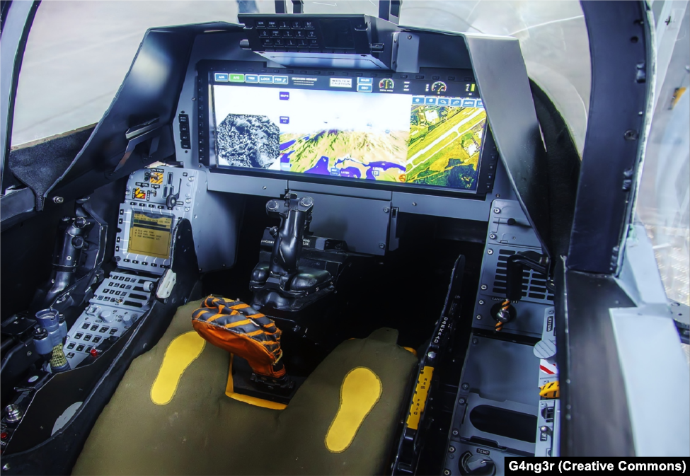 Kabina e pilotit e këtij aeroplani luftarak Gripen, që është pjesë e Forcave Ajrore të Brazilit.
