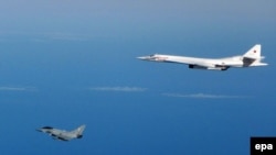 В сентябре 2014 года британские истребители сопровождали российские бомбардировщики Ту-160 вблизи своего воздушного пространства