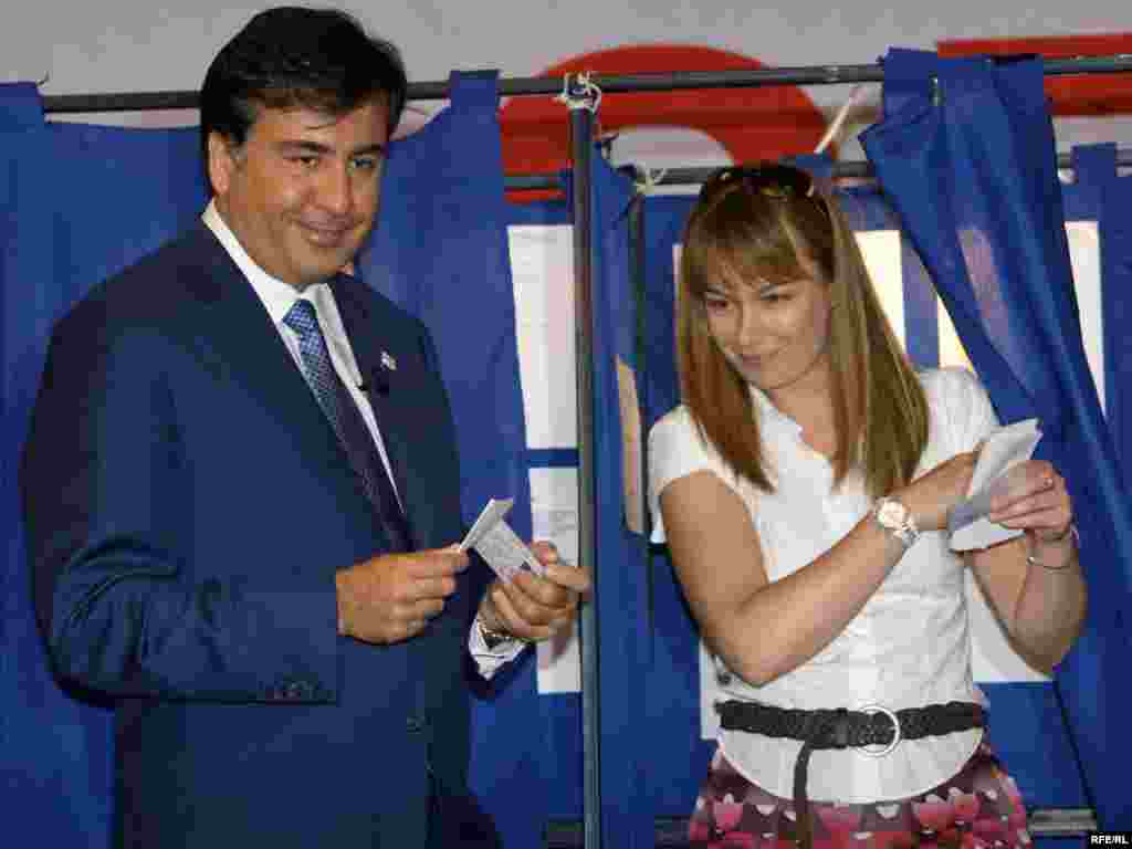 Президент Грузии Михаил Саакашвили с супругой Сандрой Рулофс.