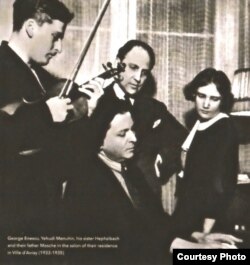 George Enescu înconjurat de familia Menuhin la Ville d'Avray (Foto: Livretul CD (Muzeul Național George Enescu)