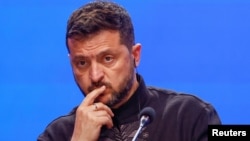 «Щодо тристоронньої зустрічі – американська сторона запропонувала її підготувати. І в тристоронньому форматі зустрітися на технічному рівні. Чекаємо від США пропозицій щодо дати», – заявив Зеленський