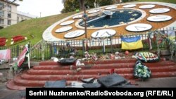 На місці руйнування пам’ятника героям Небесної сотні у Києві, 5 жовтня 2017 року