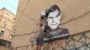 Мурал із портретом Стуса повісили біля офісу Медведчука – відео