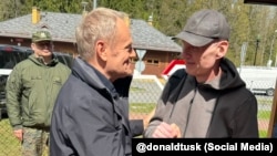 Анджея Почобута зустрів на кордоні прем’єр-міністр Польщі Дональд Туск, 28 квітня 2026 року