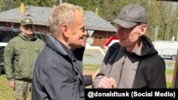 პოლონეთის პრემიერ-მინისტრი დონალდ ტუსკი და ანჯეი პოჩობუტი. პოლონეთ-ბელარუსის საზღვარი. 2026 წ. 28 აპრილი