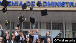 Absolvenți ai Academiei de Administrare Publică