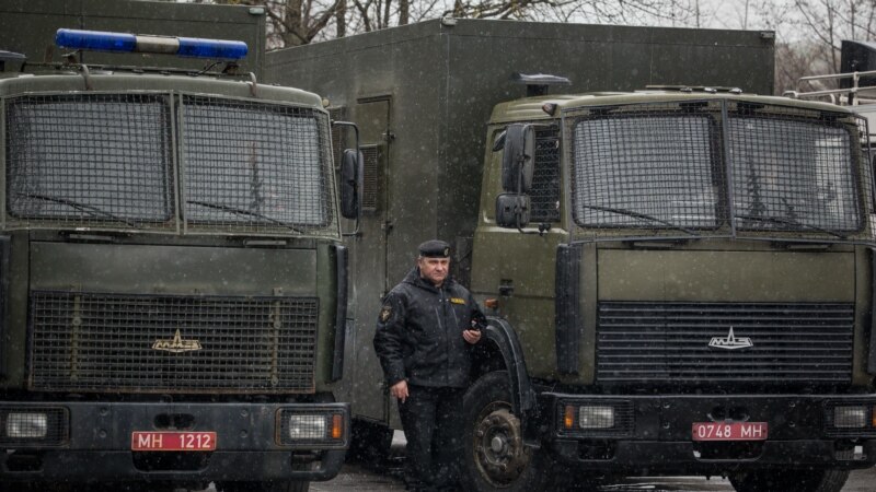 В Минске на площади Свободы задержали более 20 журналистов