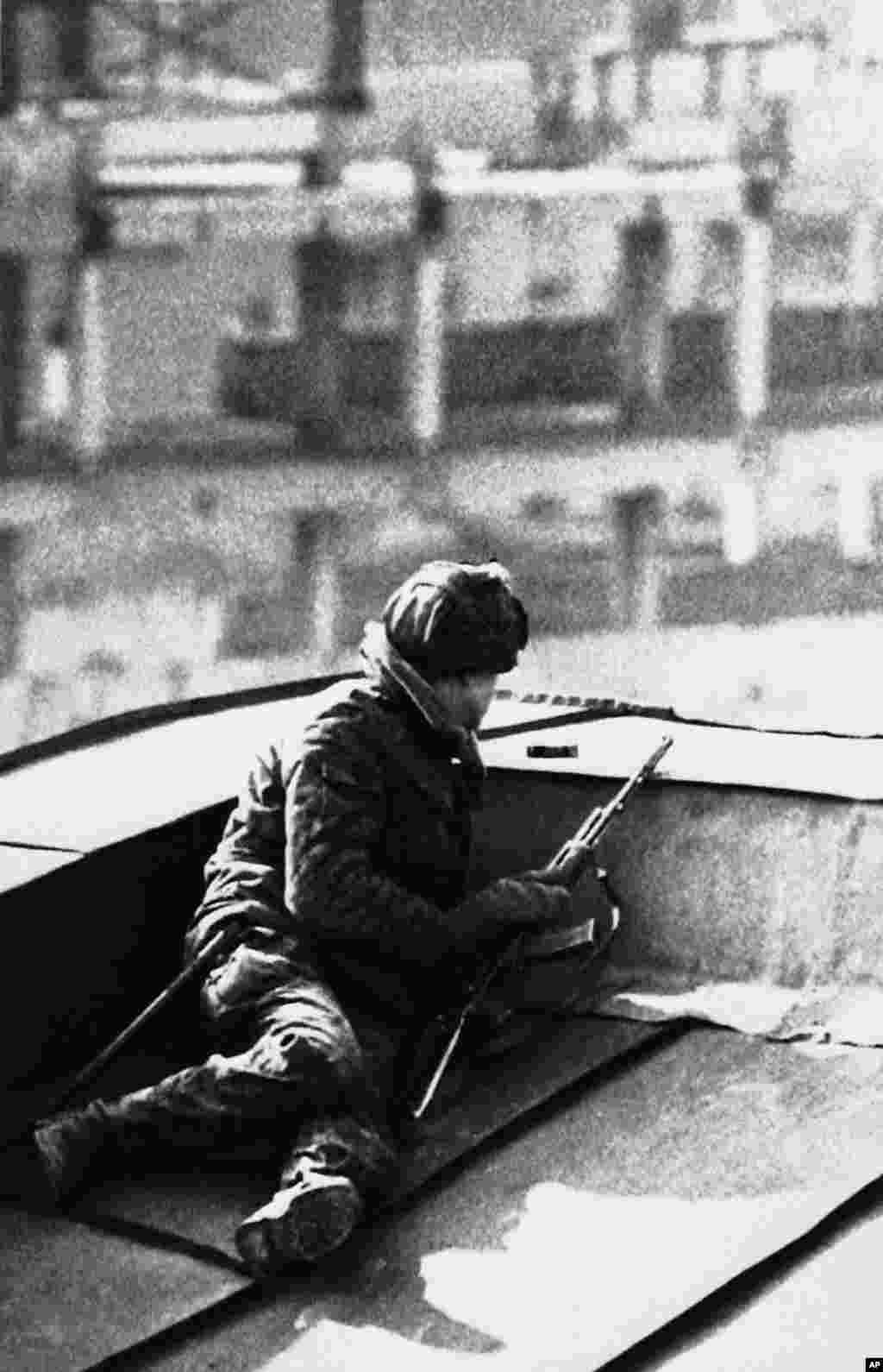 A Soviet soldier on guard on January 26 in Baku.