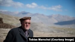 Турдакун ажы Сары Мукурда, который защищает интересы кыргызов. Тобиас Маршалл. 2015 год.
