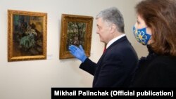 За словами адвоката директора музею Петра Гончара Андрія Руденка, картини тепер мають залишатися в музеї – подружжя Порошенків не може їх забрати