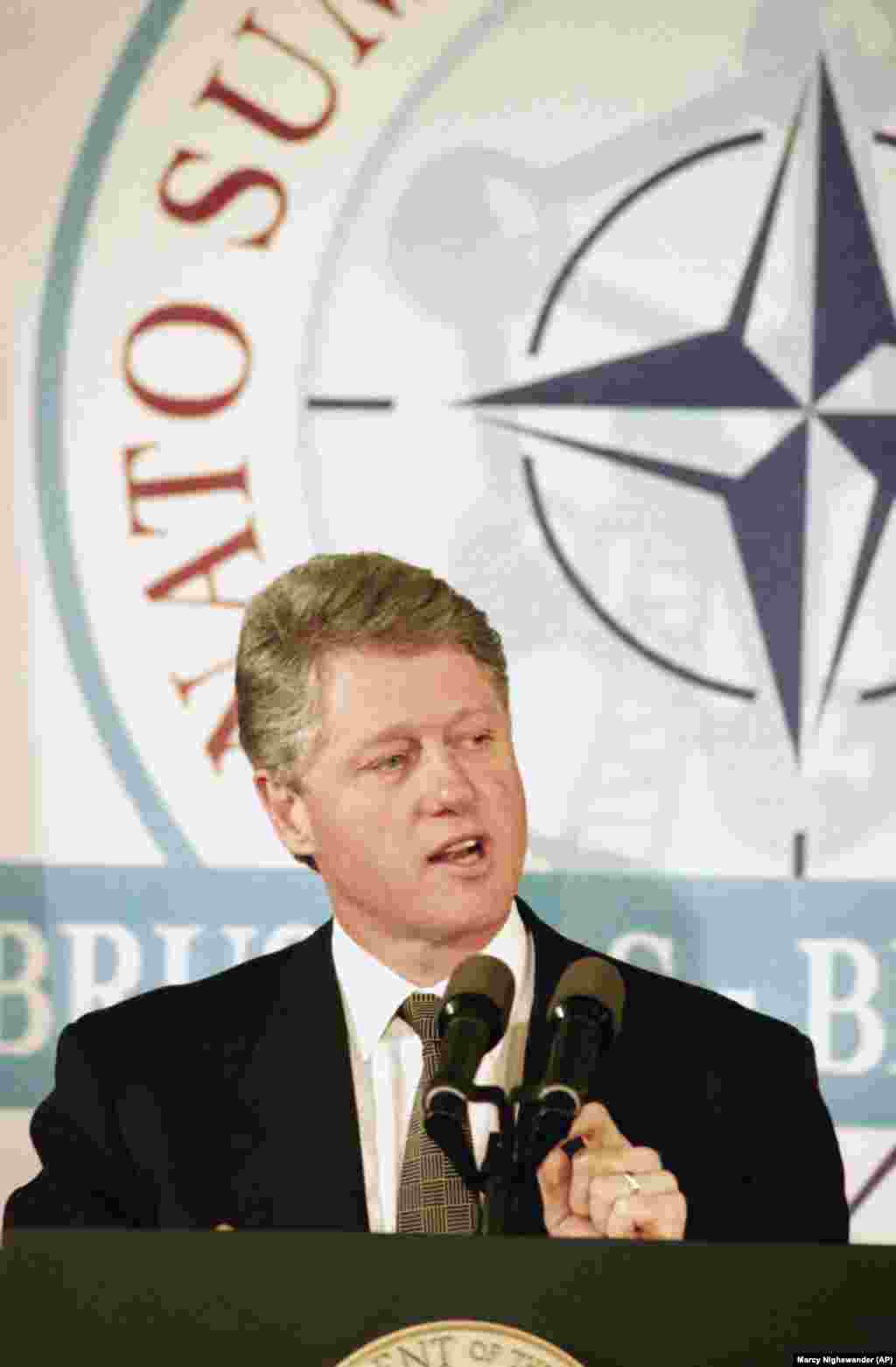 U.S. President Bill Clinton announced a breakthrough in talks between the United States, Russia, and Ukraine at a press conference in Brussels on January 10, 1994. He said Ukraine had agreed to remove all nuclear weapon from its soil, eliminating the world&#39;s third-largest nuclear arsenal.