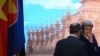 Джон Керри и Сергей Лавров перед групповым снимком глав МИД АСЕАН во Вьентьяне 