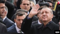 Președintele Recep Tayyip Erdogan își salută alegătorii, Istanbul, 1 noiembrie 2015 