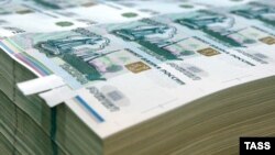 Центробанк выступает за гибкость валютного курса. Рубль от этого пока не выигрывает.