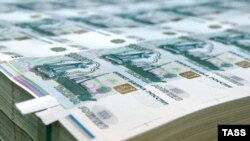 Bancnote ruseşti, proaspăt scoase de sub tipar