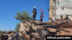 Поисково-спасательные работы на руинах здания по адресу улица Райниса 1 в Ереване, 26 августа 2020 г.