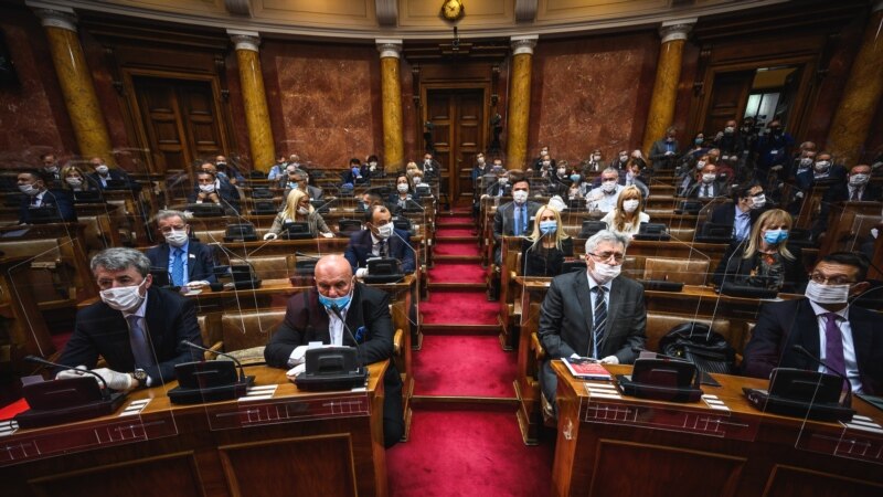 CINS: Poslanicima parlamenta Srbije iz budžeta 1,4 milijarde dinara