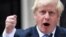 Boris Johnson, în timpul unui discurs, în fața reședinței de la Downing Street