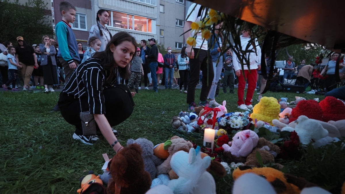 Victims To Be Buried As Authorities Look For Answers After School Shooting In Russia's Tatarstan - Vimarsana News