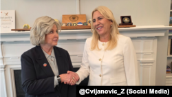 Shefja e stafit të Trumpit, Susie Wiles, dhe anëtarja e Presidencës trepalëshe të Bosnjës, 
Zhelka Cvijanoviq.