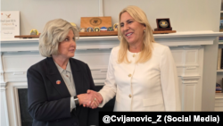 Članica predsjedništva BiH Željka Cvijanović (desno) sa šeficom kabineta, predsjednika Trumpa, Susie Wiles tokom posjete Bijeloj kući 