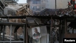 تصویری از کنسولگری ایران در دمشق که بر اثر حمله اسرائیل در فروردین‌ماه تخریب شد