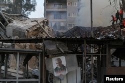 Urmările presupusei lovituri aeriene a Israelului asupra consulatului iranian din Damasc, Siria.