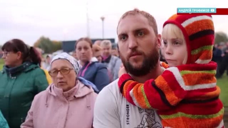 В подмосковном Бужаниново жители вышли на "народный сход" после убийства пенсионерки. В убийстве подозревают мигрантов. ВИДЕО