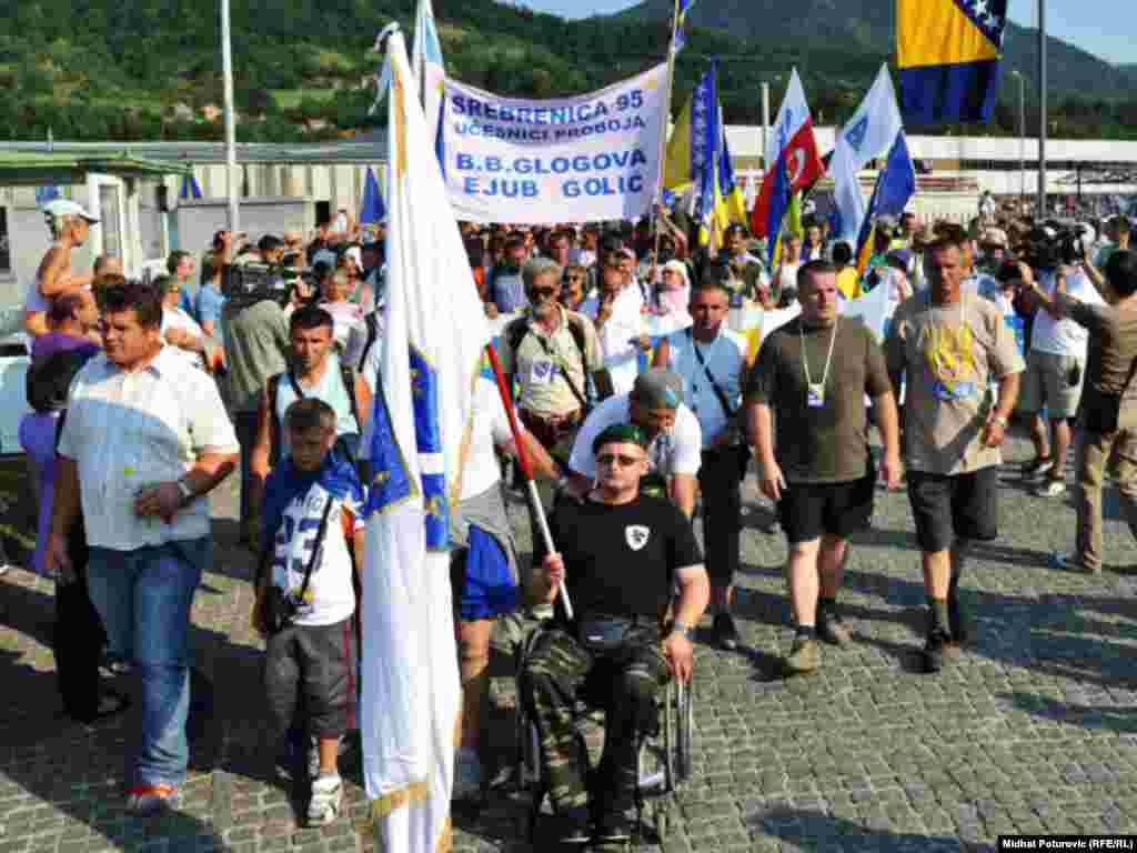 Dolazak učesnika Marša mira u Memorijalni centar Potočari, 10.07.2011. Foto: Midhat Poturović 