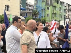 ელენე ხოშტარია და აქციის სხვა ორგანიზატორები