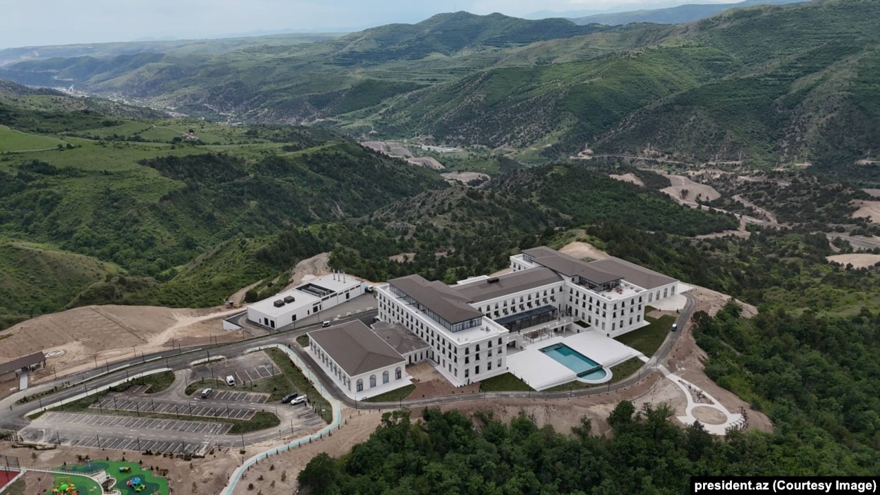 Kompleksi rekreativ i Laçinit gjatë kohës së hapjes së tij zyrtare në maj të vitit 2025.