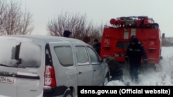 Ukraine -- Rescuers pull the bus out of the snow, Odesa region